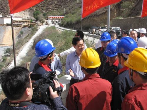 中國大唐集團公司總經(jīng)理王野平蒞臨洞松水電站視察