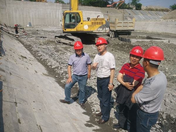 董蜀良到西河順江堰引水樞紐整治工程視察并指導(dǎo)工作