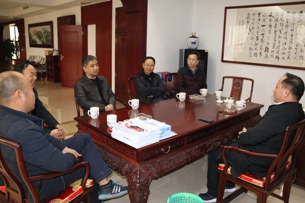 鄔清富與龍頭山航電樞紐投資開發(fā)有限公司董事長曾建斌舉行會(huì)談