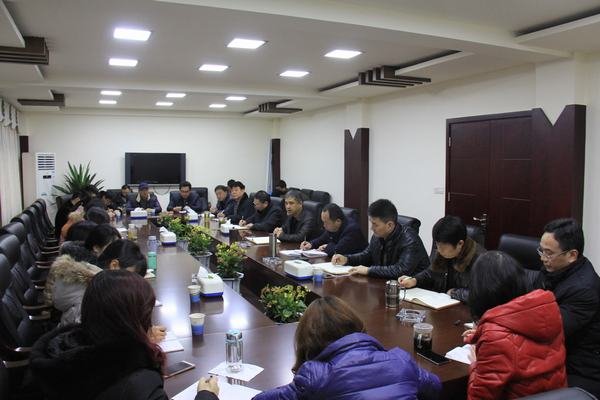 工程局機(jī)關(guān)召開中層以上干部會(huì)議 