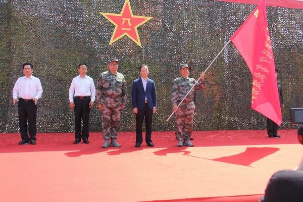 工程局扛起省民兵洪澇災害救援分隊旗幟