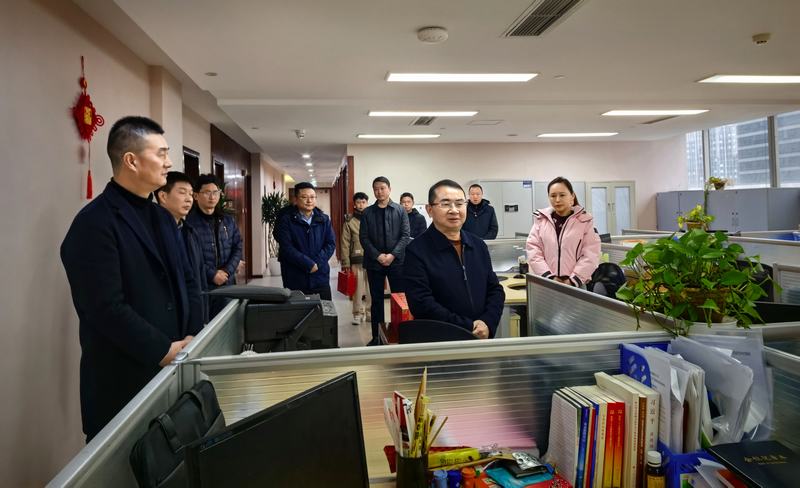 王華春節(jié)前夕赴建設公司看望慰問基層干部職工