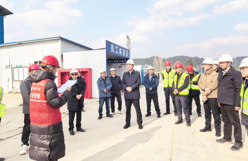 集團(tuán)領(lǐng)導(dǎo)尹曉東赴亭子口灌區(qū)一期工程項目慰問一線職工并檢查指導(dǎo)工作